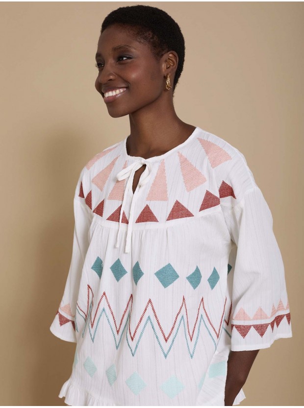 Blusa bordada