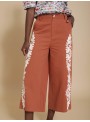 Pantalón bordado lateral