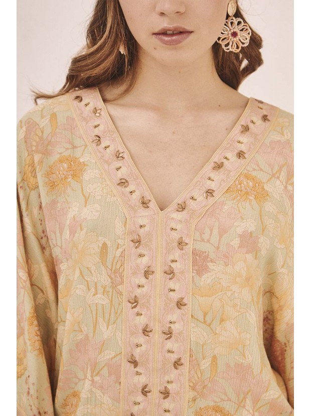 Blusa mc estampada con bordado