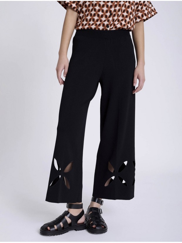 Pantalón troquelado