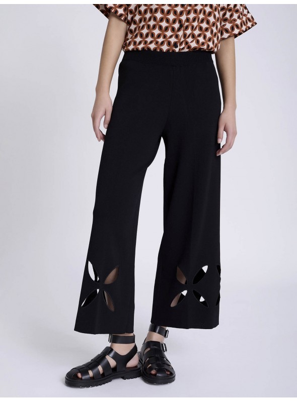 Pantalón troquelado