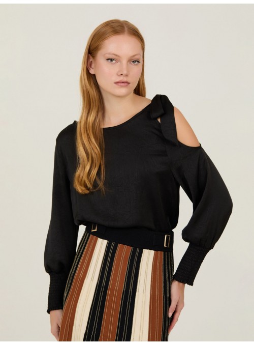 Blusa satinada cut-out