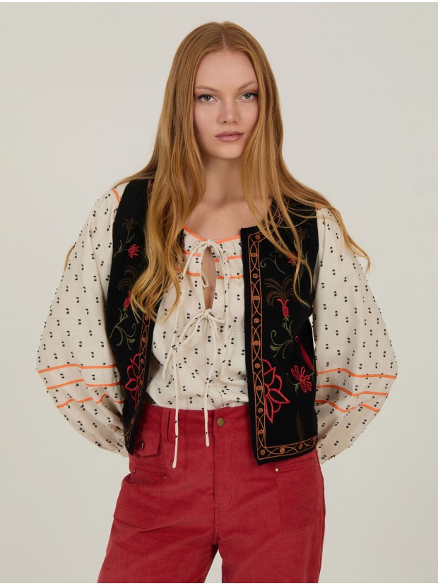 Chaleco de punto bordado