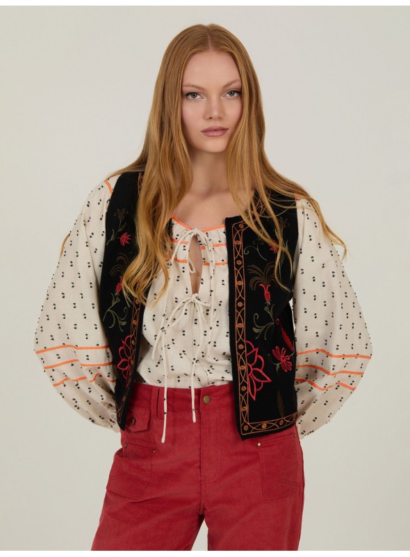 Chaleco de punto bordado