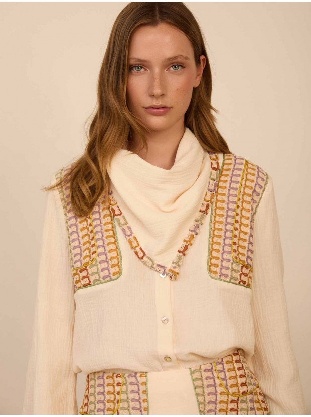 Blusa bimateria con pañuelo