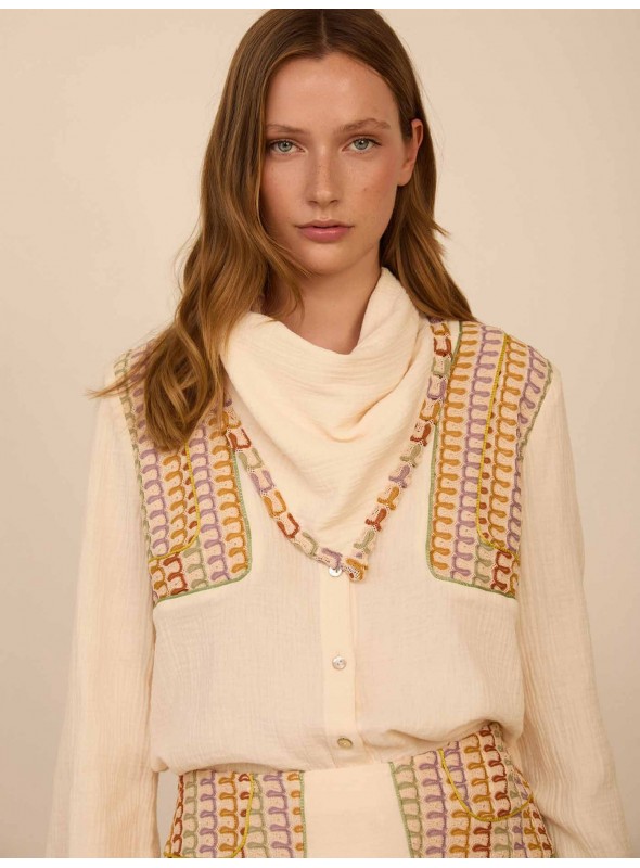 Blusa bimateria con pañuelo