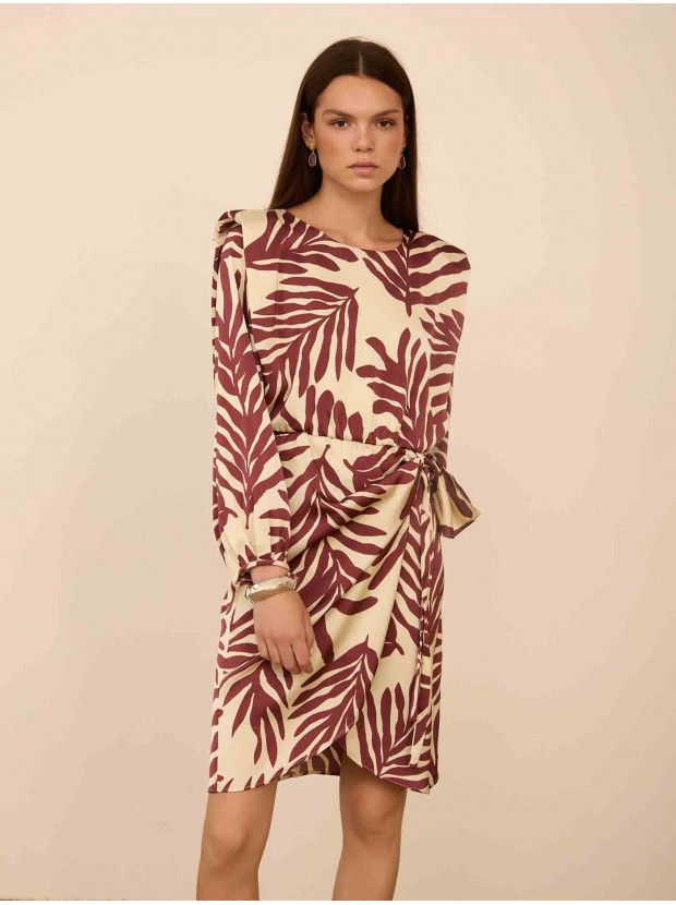 Vestido corto hombreras