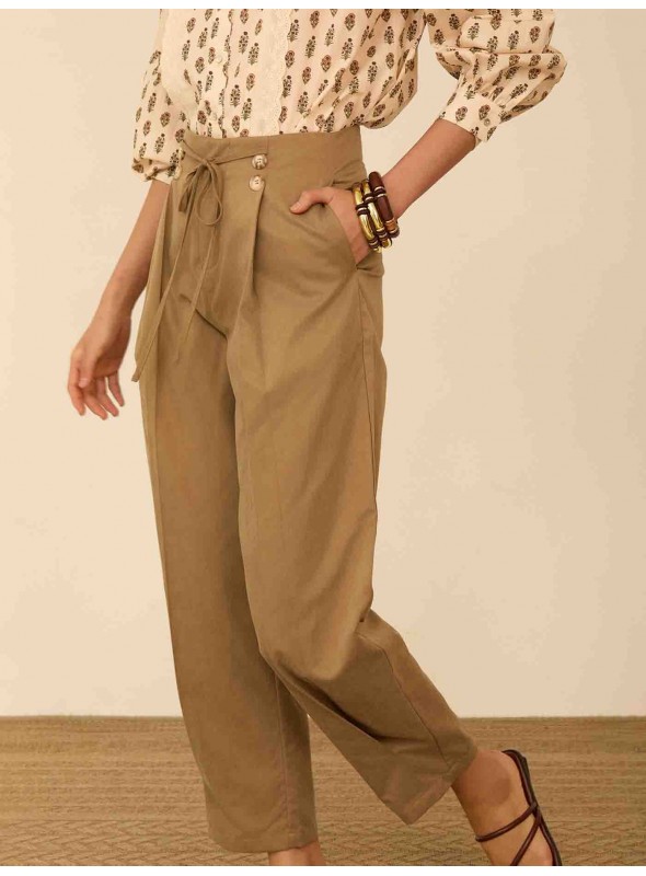 Pantalón tobillero con pinzas