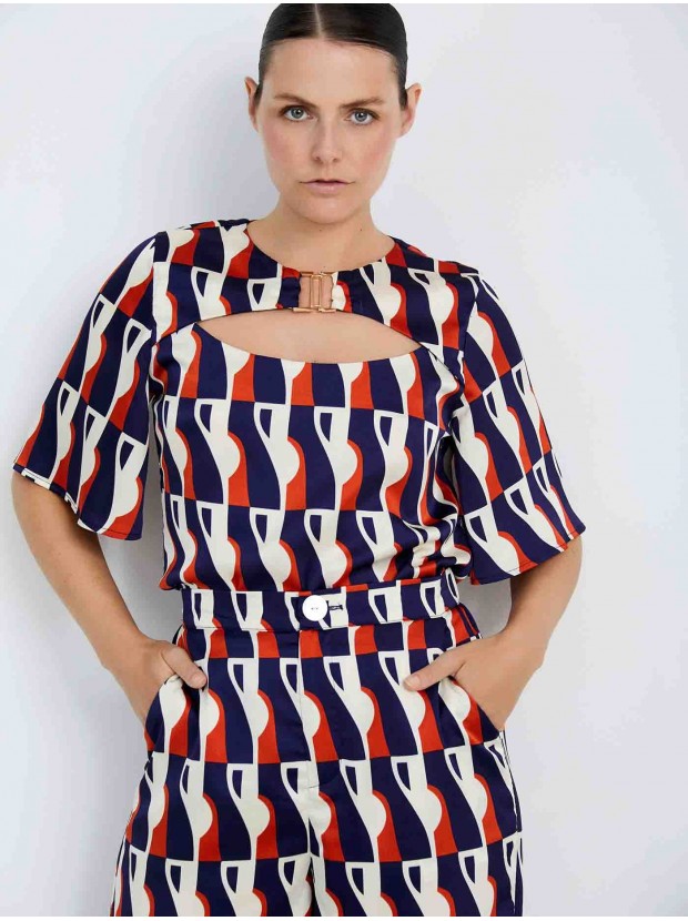 Blusa satinada abertura