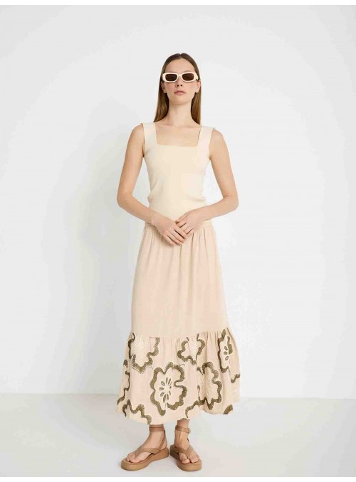Falda bordado floral