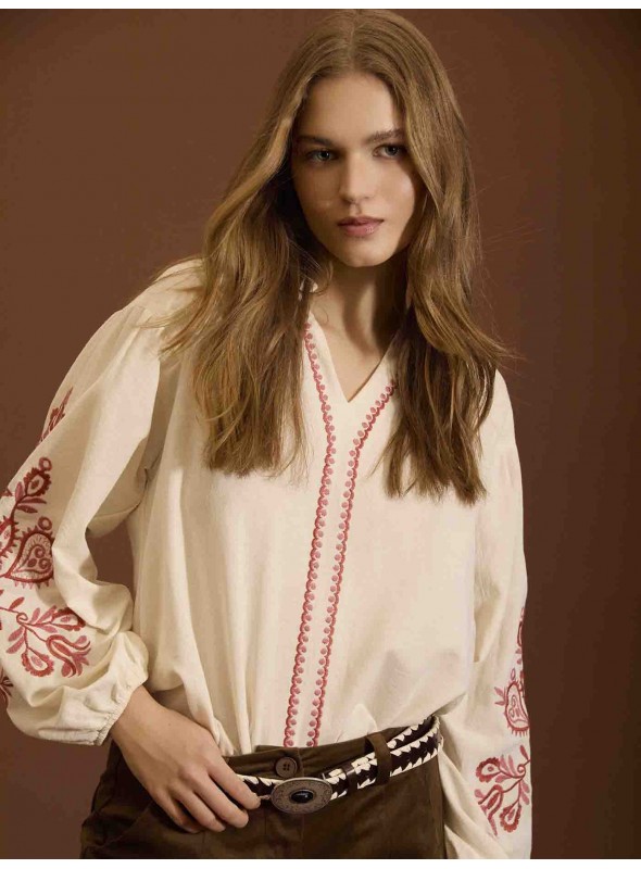 Blusa bordado a contraste