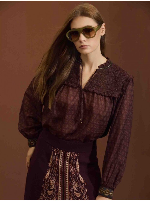 Blusa gasa estampada tachuelas