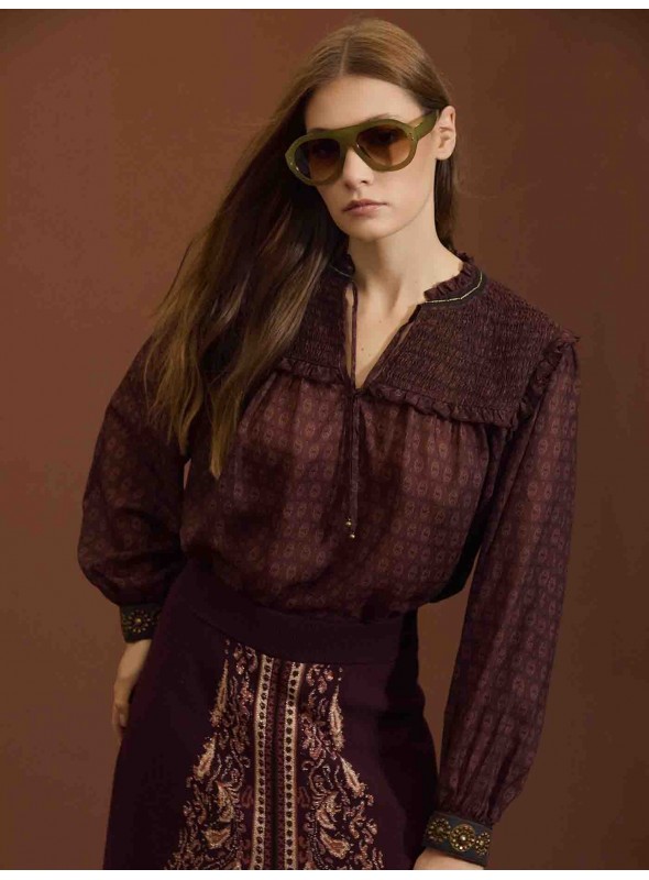 Blusa gasa estampada tachuelas