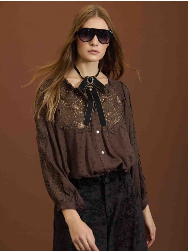 Blusa plumeti y encaje