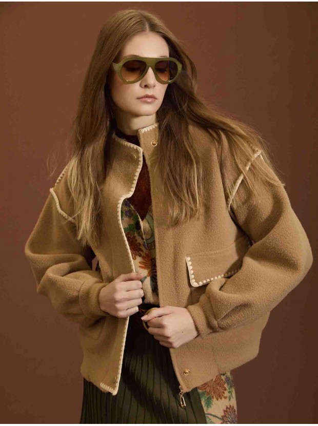 Chaqueta corta bordada