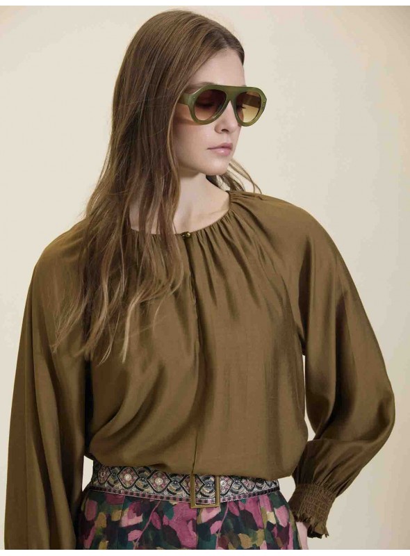 Blusa fluida fruncida