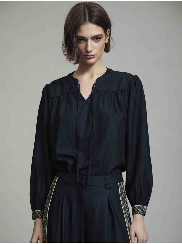 Camisa con estampado en contraste