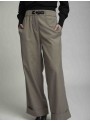 Pantalón con hebilla en la cintura