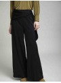 Pantalón con detalle en cintura
