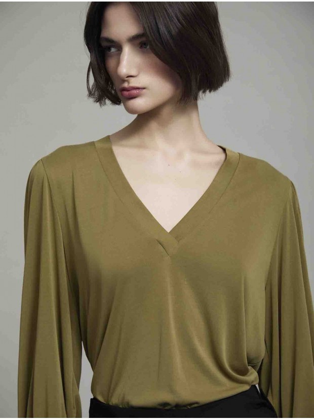Camiseta modal cuello pico
