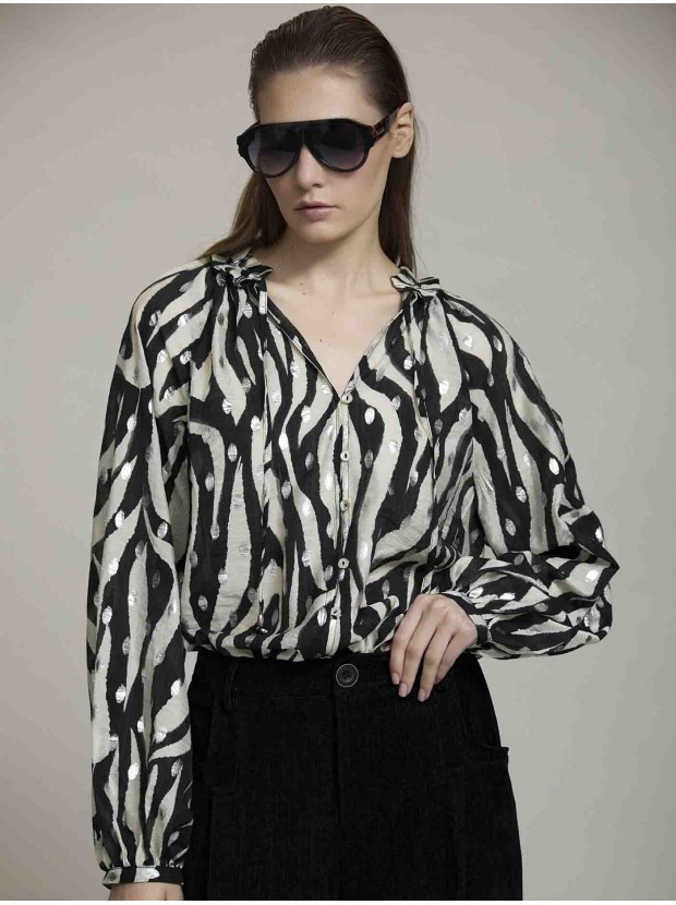 Blusa estampada con volantes