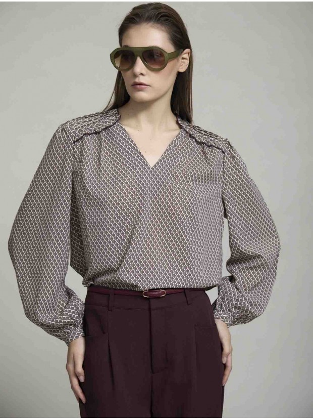 Blusa fluida estampado geometrico