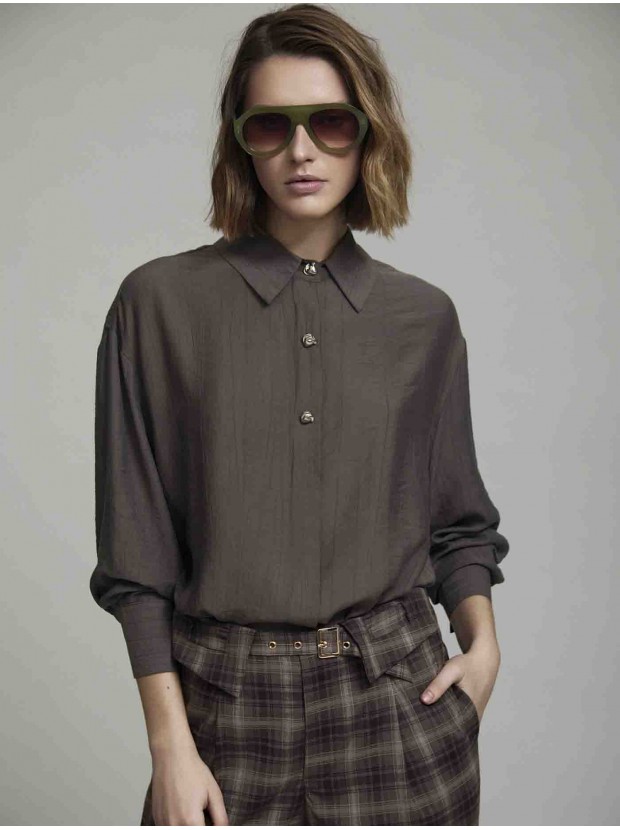 Camisa con botones joya