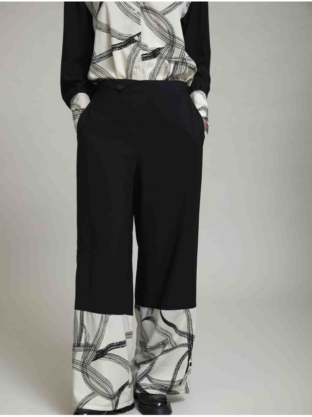 Pantalón contraste estampado